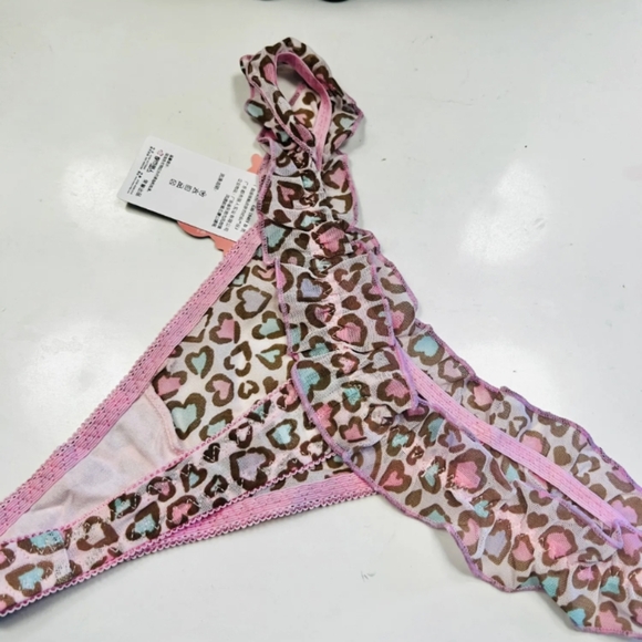 🆕 🔥  🔥Hello Kitty Silky Thongs - Picture 9 of 12